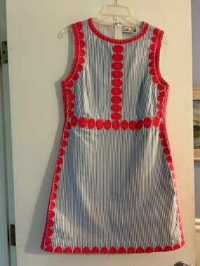 Vineyard Vines Blue and White Striped Dress with Pink-Red Crochet Trim sz 6